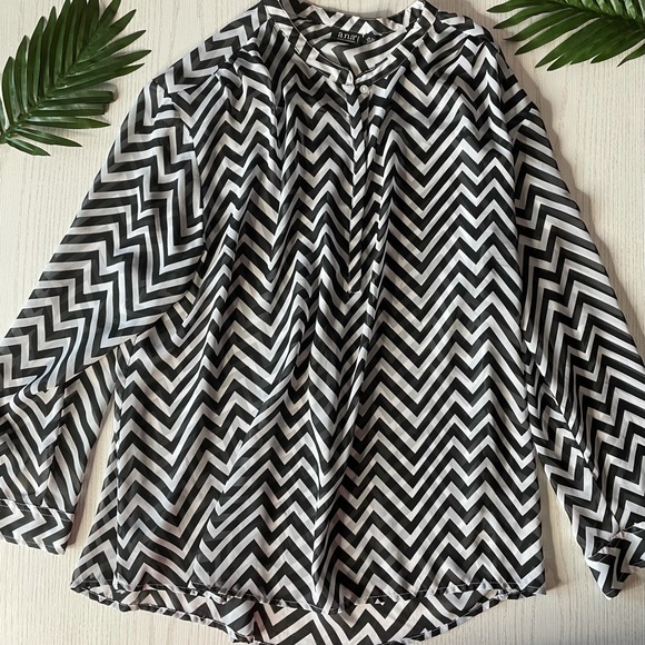 Black & White Chevron Top - Picture 8 of 8